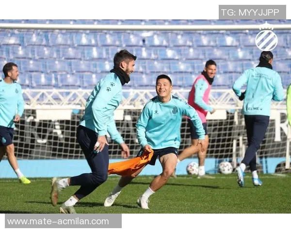 雷耶斯与西班牙人对决回顾球场上的激情与荣耀交织