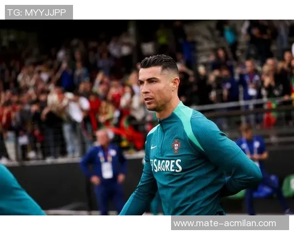 C罗足球明星球鞋图片展示与解析引领潮流的运动时尚之选